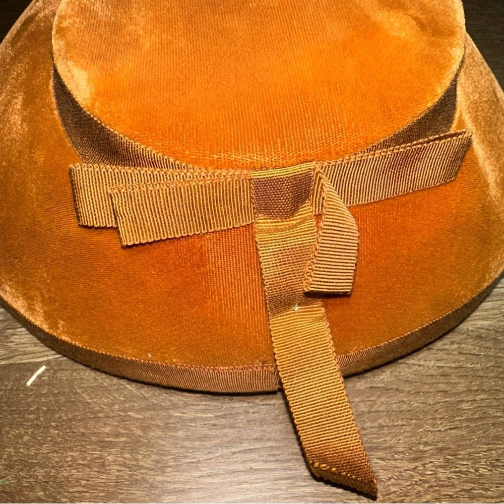 Vintage 1950s Brown Velvet Tilt Hat Halo Style Grosgrain Bow Women’s Church Hat‎